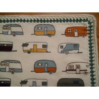 Flanell Babydecke/Überwurf Mit Vintage Anhängern Print & Gehäkelte Kanten von TheShastaShack