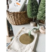 Doppelseitiger Benutzerdefinierter Runder Messingurlaub Weihnachtsverzierung von TheShedInteriors