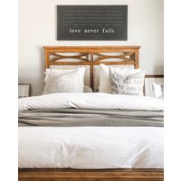 Love Is Patient 1 Corinthians 13 4-8 Horizontales Gerahmtes Holzschild Hochzeit Geschenk von TheShedInteriors