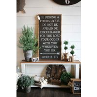 Vertikal Be Strong & Courageous Joshua 19 Pfeil Gerahmtes Holzschild Kinderzimmerdeko Vertikal Be Strong & Courageous Joshua 19 Pfeil Gerahmtes Holzschild Kinderzimmerdeko von TheShedInteriors