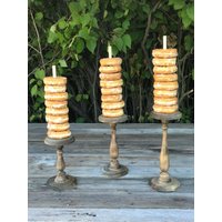 Drei Rustikale Donut-Ständer Aus Holz, Partydusche Donut-Gefärbter Ständer Mit Schraubdübeln Drei Rustikale Donut-Ständer Aus Holz, Partydusche Donut-Gefärbter Ständer Mit Schraubdübeln von TheShindiggityShoppe
