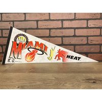 1990Er Jahre Miami Heat Nba Großer Vintage Wimpel von TheSportsAlternative