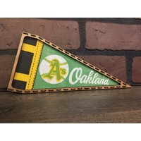 Gerahmte 1970Er Jahre Oakland Athletics Mlb Vintage Mini Wimpelkette von TheSportsAlternative