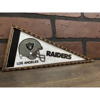 Gerahmte 1980Er Jahre Los Angeles Raiders Vintage Mini Wimpel von TheSportsAlternative