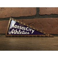 Seltener Gerahmter 1960Er Jahre Kansas City Athletics | Oakland Vintage Mini Wimpel von TheSportsAlternative