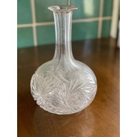 Vintage Geschnittene Bleiglas Vase von TheStartledDuck