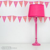 Wimpelkette Schablonen - Kinderzimmer Mädchen Herz Muster 10029 von TheStencilStudio
