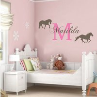 Name Und Pferde Des Kindes - Personalisiert Kinderzimmer Wandaufkleber Zeitgenössisch Vinyl Aufkleber von TheStickerStop