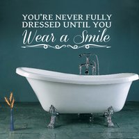 You'm Nie Komplett Angezogen Bis You Wear A Smile - Badezimmer Wandsticker Zeitgenössisch Vinyl Sticker Transfer You'm Nie Komplett Angezogen Bis You Wear A Smile - Badezimmer Wandsticker Zeitgenössisch Vinyl Sticker Transfer von TheStickerStop