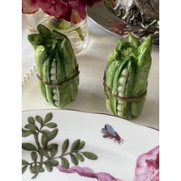 Handbemalte Keramik Mangetout Salz Und Pfefferstreuer Handbemalte Keramik Mangetout Salz Und Pfefferstreuer von TheTableGents