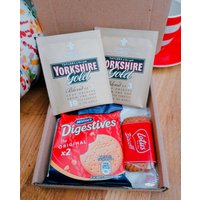 Yorkshire Tea Gold Briefkasten Geschenkeet | Tee Geschenkset Verdauung & Biscoff Danke Geburtstag Get Well Soon Denk An Dich von TheTeaAndCoffeeShop