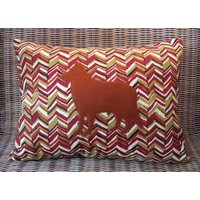 Appliquéd Schäferhund Kissen | Rost, Rot, Taupe, Braun Und Elfenbein Chevron Print Mit Rostwolle Hund, 12" X 16" von TheThimbleAndHound