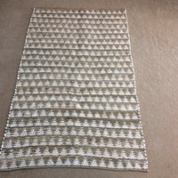 Handgemachter Chindi Teppich, Handgemachter Boho Hippie Veganer Teppich. 3'x5' Beige/Weiß/Muster Handgemachter Chindi Teppich, Handgemachter Boho Hippie Veganer Teppich. 3'x5' Beige/Weiß/Muster von TheThreadingHouse