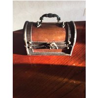 Vintage Holz Latch Box, Distressed Holz, Metall Box. Steampunk Vorratsbehälter, Klein von TheThreadingHouse