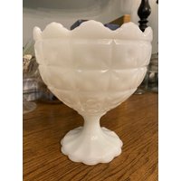 Vintage Napco Milchglas-Kompottschüssel Mit Fuß von TheThriftCurator