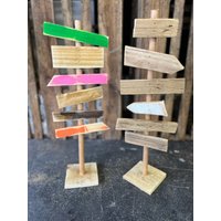 Personalisierbare Mini Tiki Schilder Tischdeko Weihnachtsdeko Kleines Richtholzschild, Freistehende Anzeige, Personalisierte Geschenkidee Personalisierbare Mini Tiki Schilder Tischdeko Weihnachtsdeko Kleines Richtholzschild, Freistehende Anzeige, Personalisierte Geschenkidee von TheTikiCompany