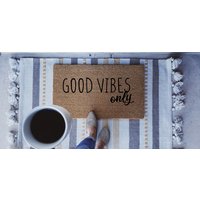 Good Vibes Only Fußmatte, Positivity Benutzerdefinierte Willkommensmatte, Süße Fußmatte von TheTrendyPorch