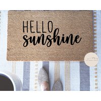 Hello Sunshine Fußmatte, Frühling Türmatte, Sommer Lustige Willkommensmatte, Benutzerdefinierte Willkommensmatte Fußmatte Haustürmatte von TheTrendyPorch