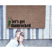 Lassen Sie Uns Shamrocked Willkommensmatte, Personalisierte Fußmatte, Benutzerdefinierte Einweihungsgeschenk, St. Patricks Day Matte von TheTrendyPorch