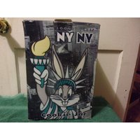 1996 Käfer Bunny Statue Of Liberty Keksdose von TheUniqueWebsite
