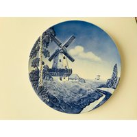 Vintage Handgefertigter Majolika Schramberg Wandteller - Geprägter Holland Windmühlen Teller von TheVINTAGEShopBG