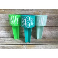 Personalisierter Beach Spiker Getränkehalter Mit Monogramm Personalisierter Beach Spiker Getränkehalter Mit Monogramm von TheVarsityStitch