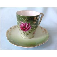 Rose Floral Und Grün Mit Shamrocks Tasse Untertasse Demitasse von TheVillageCorner