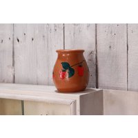 Handgemachter Gebrannter Tonkrug Rustikaler Vintage Keramik Krug Mit Erdbeerdekor von TheVintageAmerica