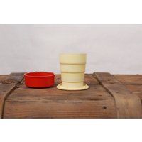 Vintage Falten Kunststoff Reise Taschenbecher Vintage Falten Kunststoff Reise Taschenbecher von TheVintageAmerica