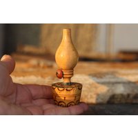 Vintage Kleine Dekorative Lampe Imitation Hurricane Holz Decor von TheVintageAmerica