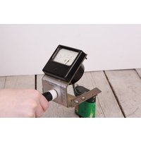 Vintage Voltmeter Mit Griff Retro Sensor Spannung Messlabor Instrument Vintage Voltmeter Mit Griff Retro Sensor Spannung Messlabor Instrument von TheVintageAmerica