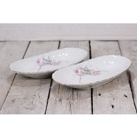 Vintage Porzellan Salatteller, Ovale Weiße Teller Mit Blumen, Zweier Set von TheVintageEurope