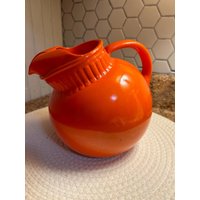 Vintage Anchor Hocking Gerippter Geneigter Ballkrug - Orange von TheVintageNarwhal