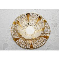Vintage Queen Anne Goldene Teetasse Und Untertasse Lace Panels & Wunderschönes Geschenk Ausgezeichneter Zustand von TheVintageStrip