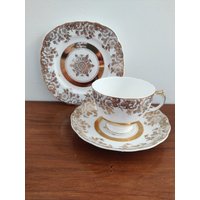 Dubarry Trio - Teetasse, Untertasse Und Teeteller Mit Goldmuster. Vintage Tasse Untertasse. Wohnkultur von TheVintageTeaShoppe