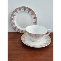 Marlborough Trio - Teetasse, Untertasse Und Teeteller Mit Goldmuster. Vintage Tasse Unterteller. Wohnkultur von TheVintageTeaShoppe
