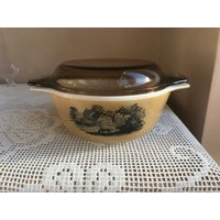 Pyrex Casserole Mit Deckel, Mühlenmuster, Waschbecken, Kitchenalia von TheVintageTeaShoppe