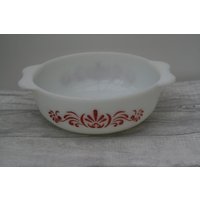 Pyrex Kasserolle in Roten Scroll-Muster, Becken, Kitchenalia von TheVintageTeaShoppe