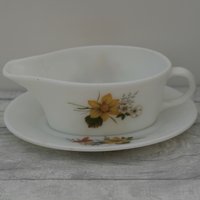 Pyrex Sauciere/Kanne Mit Herbst Pracht Dahlie Design. Hergestellt in England Von Jaj von TheVintageTeaShoppe