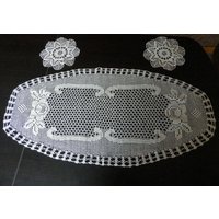 Set Aus 3 Hand Gestrickt Deckchen/Weinlese-Deckchen Tischdecke Gehäkelt Spitzentischdecke Jahrgang Gestrickte Baumwolle Set Aus 3 Hand Gestrickt Deckchen/Weinlese-Deckchen Tischdecke Gehäkelt Spitzentischdecke Jahrgang Gestrickte Baumwolle von TheVintageTime
