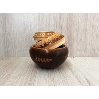 Vintage Geschnitzte Holz Trinket Box, Volkskunst-Dekor Vintage Geschnitzte Holz Trinket Box, Volkskunst-Dekor von TheVintagesTreasures