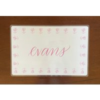 Platzset, Laminierte Mädchen Frühling Blumen Platzset von TheWestVillageShop