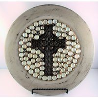 Dekorative Platte Mit Bronze Kreuz Und Klare Glas Edelsteine, Distressed Grau Akzent 11" Runde Holz von TheWildBlueByKrystle