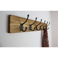 Rustikale Garderobe Aus Holz Mit Großen Gusseisen Haken Vintage Handgemachte Antike Kleiderhaken Wand Eiche Wachs von TheWoodShackUK