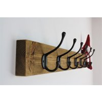 Rustikale Garderobe Aus Holz Mit Großen Gusseisen Haken Vintage Handgemachte Antike Kleiderhaken Wand Eiche Wachs von TheWoodShackUK