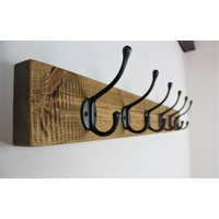 Rustikale Garderobe Aus Holz Mit Großen Gusseisen Haken Vintage Handgemachte Antike Kleiderhaken Wand Eiche Wachs von TheWoodShackUK