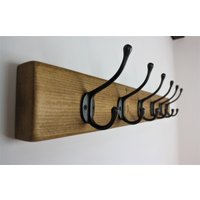 Rustikale Holz Garderobe Mit Großen Gusseisen Haken Vintage Handgefertigte Antike Kleiderhaken Wand Montiert Eiche Wachs von TheWoodShackUK