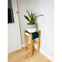 Gewebter Mid-Century Modern Style Blumenständer Für Drinnen Handgefertigt Personalisierbar Built To Order von TheWoodandWeaveShop