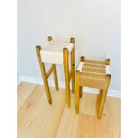 Gewebter Mid-Century Modern Style Blumenständer Für Drinnen Handgemacht Anpassbar Auf Bestellung | 2Er-Set von TheWoodandWeaveShop