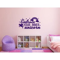 Familien Wandtattoa "Embrace Your Inner Unicorn", Wandkunst Aufkleber, Vinyl Modern Transfer Familien Wandtattoa "Embrace Your Inner Unicorn", Wandkunst Aufkleber, Vinyl Modern Transfer von TheWorldOfWallArt